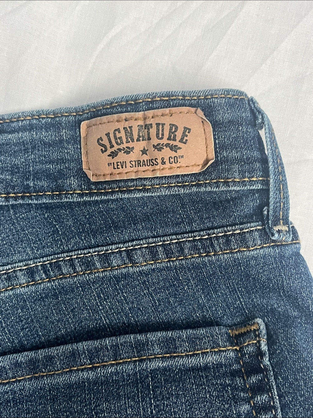 Women’s Levi Strauss Denim Bermuda Shorts - Medium Blue Wash size 16 W33 - Picture 9 of 9